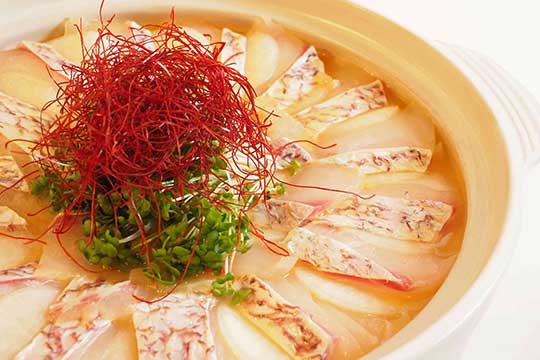 島の鯛と玉ねぎのウニフィーユ鍋スープ