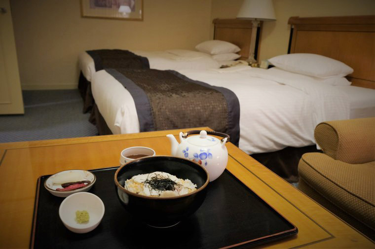 リーガロイヤルホテルのルームサービス　真鯛のだし茶漬け
