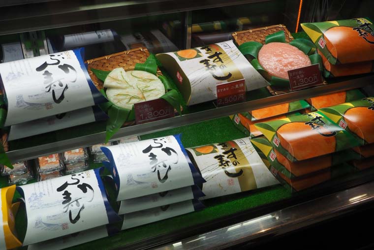 ひみ番屋街で売られているぶり寿司