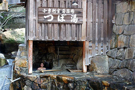 世界遺産にも登録される「つぼ湯」©熊野本宮観光協会