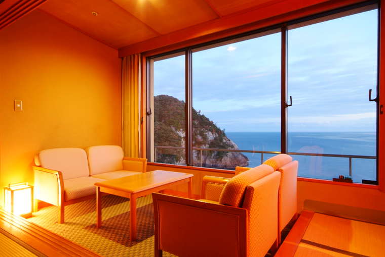 日和山温泉　ホテル　金波楼　岬の館和室からの眺望