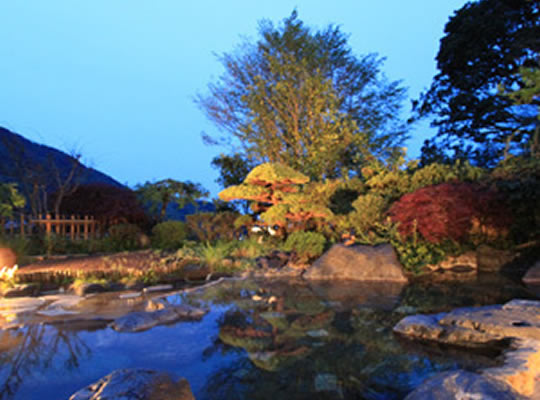 箱根湯本温泉　庭園露天を味わう宿　湯さか荘