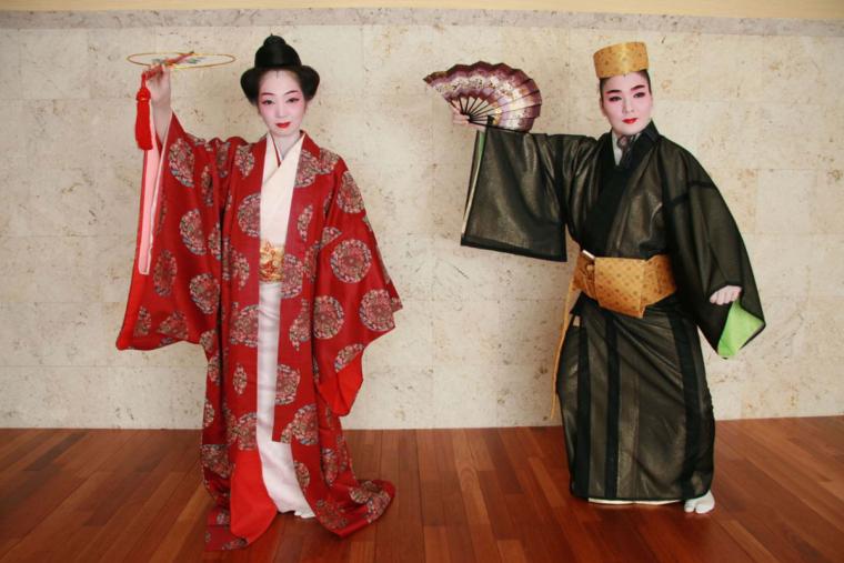 「味と踊りの竜宮城うらしま」の琉球舞踊