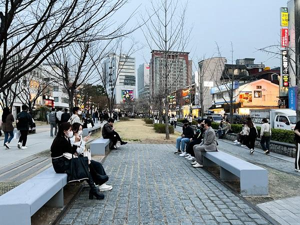 【2023年・韓国最新レポート】汝矣島の「ザ・現代ソウル」と弘大の人気カフェへ(2日目)