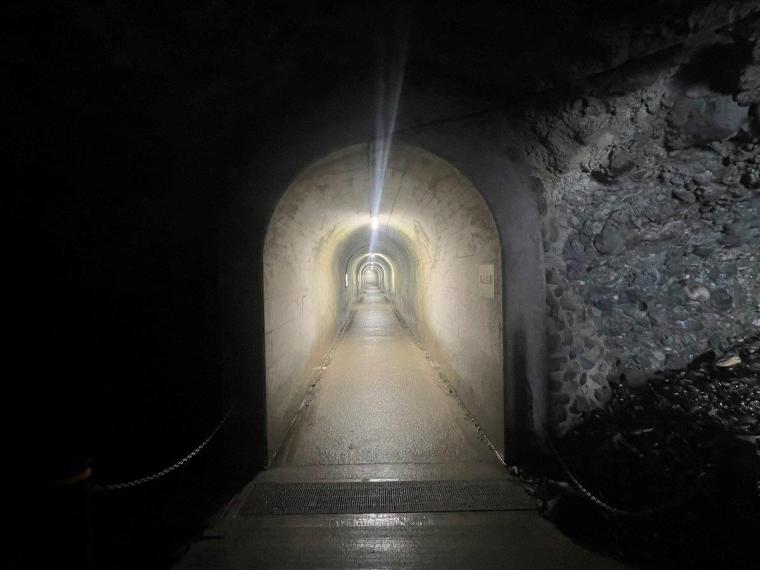 島根で見つけたウユニ塩湖のような写真が撮れるスポット！薄暗いトンネルの先にある絶景！
