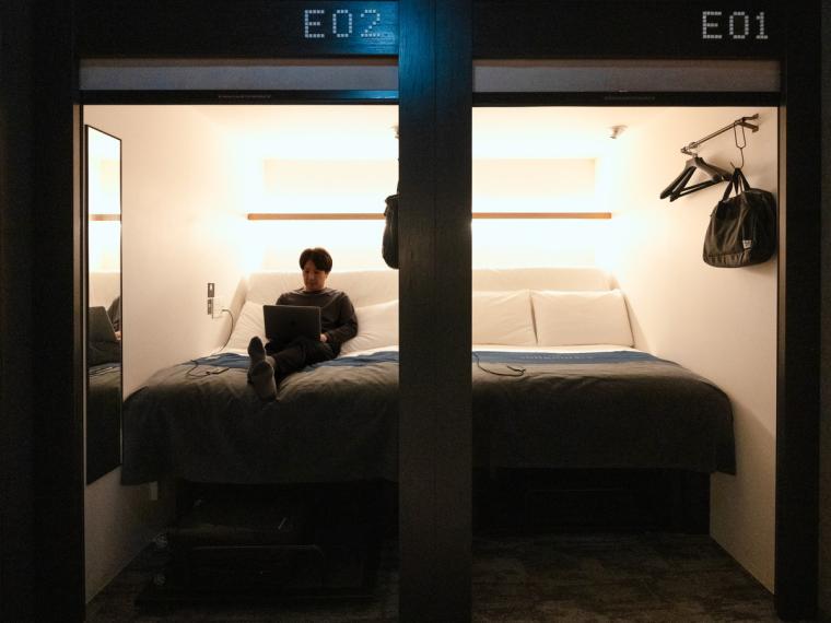 世界初！テクノロジーを活用した近未来な宿泊施設「ザ・ミレニアルズ渋谷」で一人旅