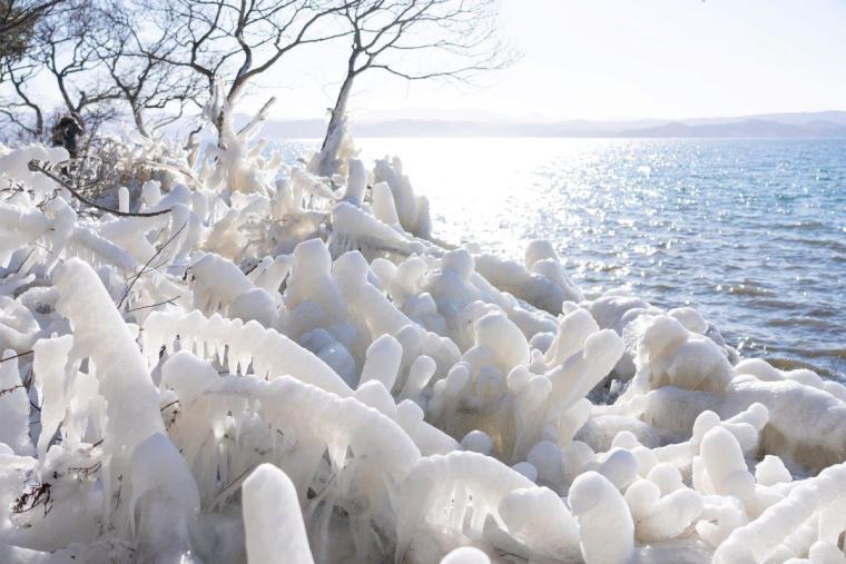 猪苗代湖しぶき氷