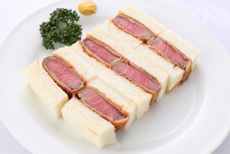 「レストランYOKOO」の厚切り牛カツサンド