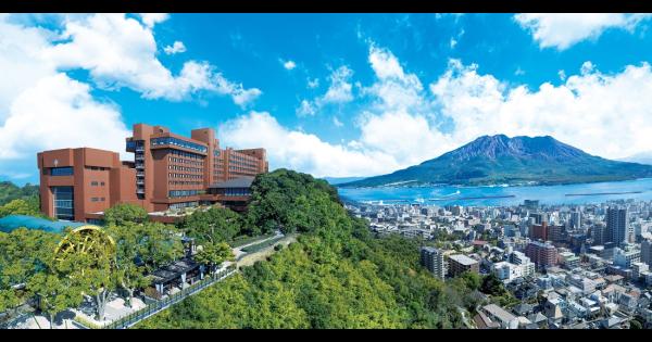 城山の高台に立つ「SHIROYAMA HOTEL kagoshima」の外観。桜島や錦江湾ジオパークの眺望が見事