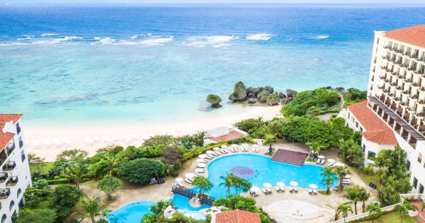 沖縄本島中部の西海岸沿いに位置する「ホテル日航アリビラ」