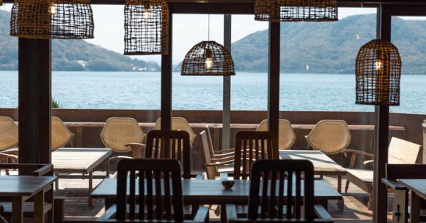 景色やアートも楽しめる♪小豆島のそうめん工場を再生した海辺のレストラン「SEASiON」