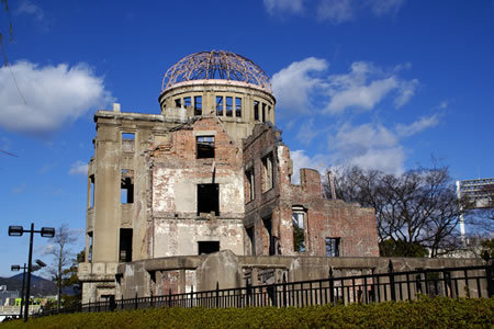 原爆ドーム、平和記念公園