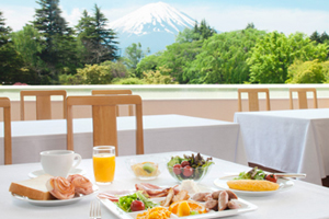 朝食は富士山を臨みながら