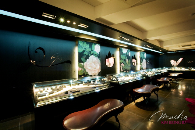 mucha jewelry shop