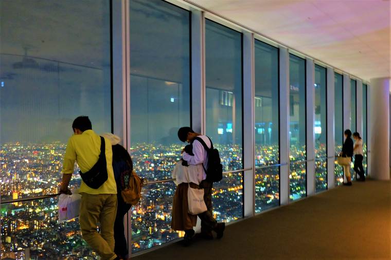 大阪　60階展望台「ハルカス300」からの夜景