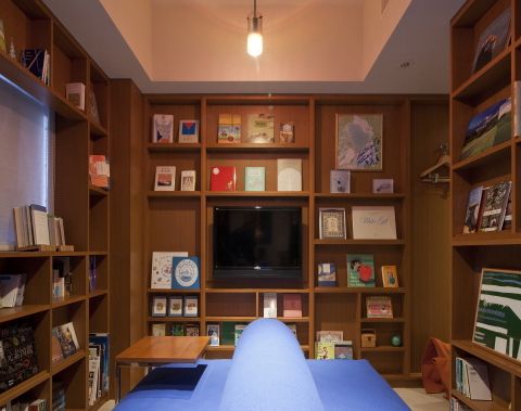 ライブラリー 多くの本に囲まれたデザイナーズルーム