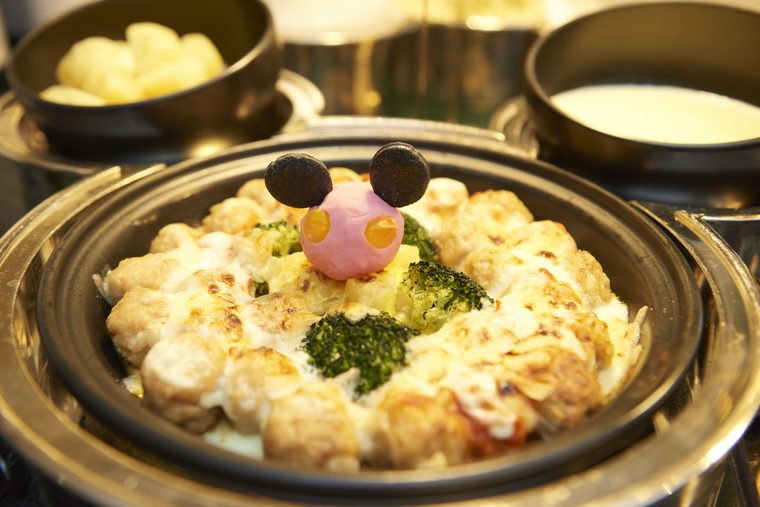東京ディズニーランドホテル　シャーウッドガーデン・レストラン　朝食　ミッキーマウスの「ミートボールグラタン」