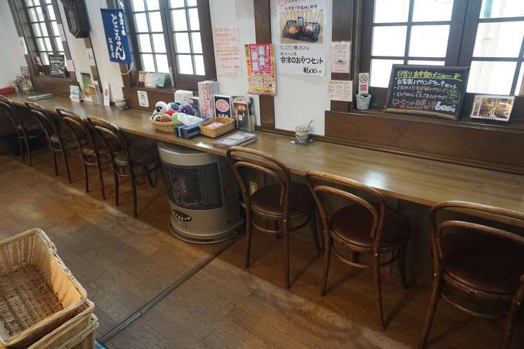 会津　JR七日町駅構内「駅café」
