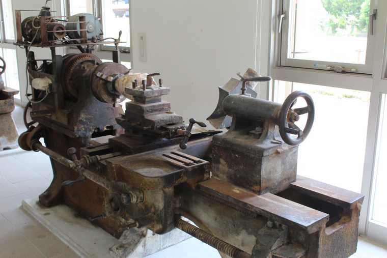 大理石加工展示館の大理石加工機械