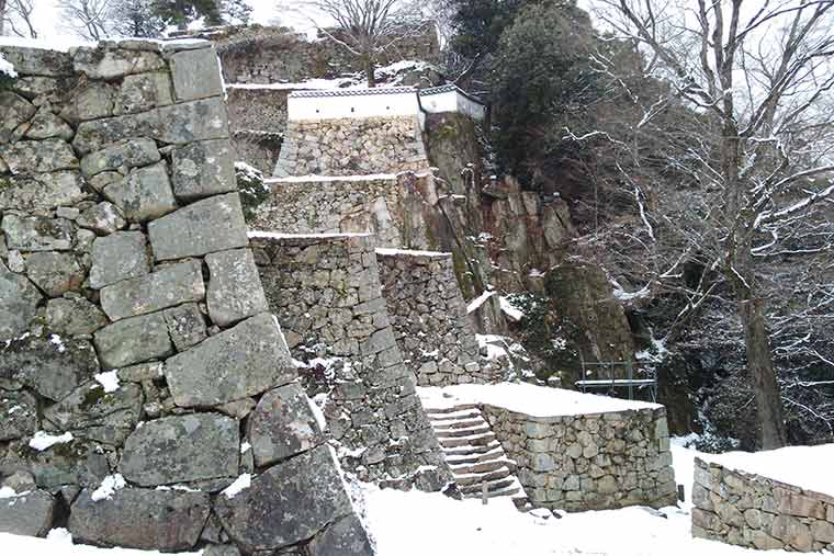 雪景色の備中松山城