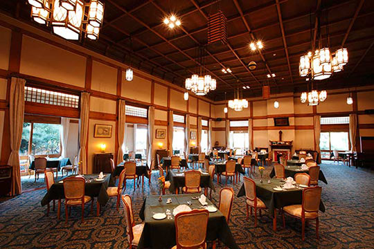 「奈良ホテル」のメインダイニングルーム「三笠」でランチ