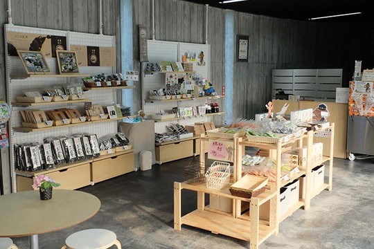 北海道函館市の道の駅「縄文ロマン 南かやべ」名産の昆布や海藻を使った土産品も