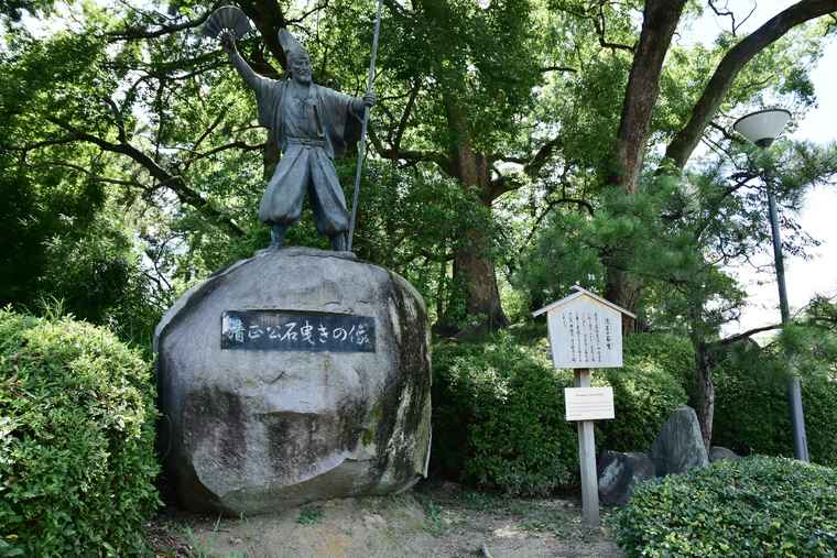 名古屋城　清正公石曳きの像