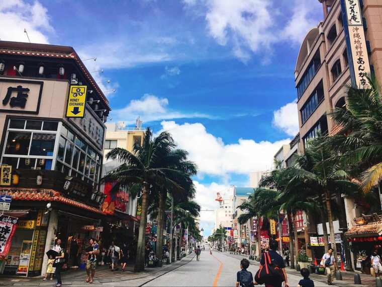 沖縄　国際通り商店街