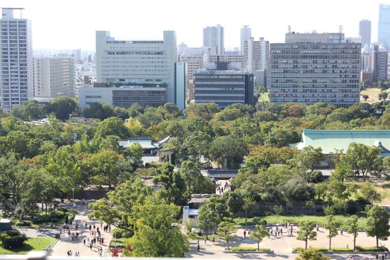 大阪城の展望台から見た大阪の眺め