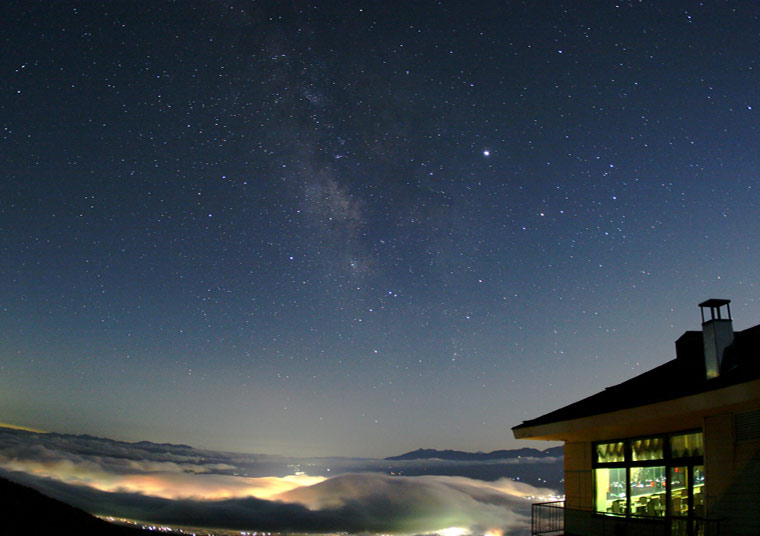 星空観測を楽しむ温泉旅 高峰高原ホテル 夜景