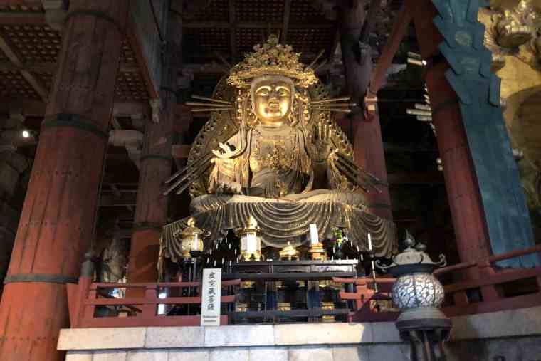 東大寺　大仏殿の虚空蔵菩薩坐像