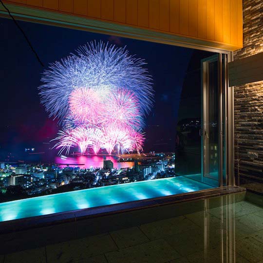 星野リゾート リゾナーレ熱海　「明星の湯」から見る花火大会
