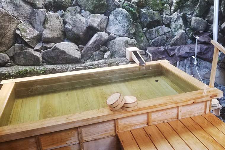 誠の桧湯の檜風呂