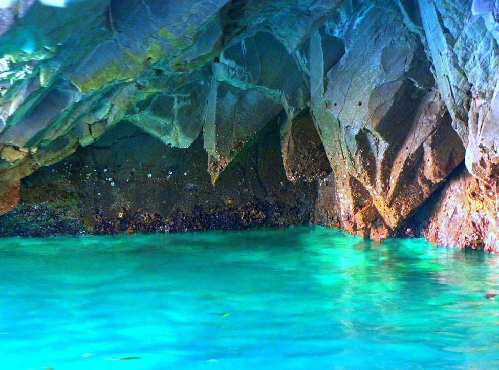 八戸穴（浄土ヶ浜）青の洞窟