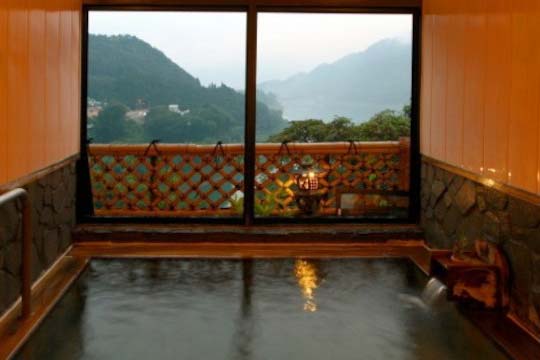 猿ヶ京温泉　山と湖の絶景に浮かぶ宿　料理旅館　樋口