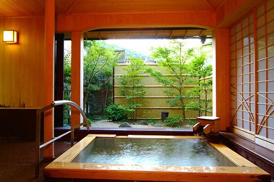 箱根湯本温泉　庭園露天を味わう宿　湯さか荘