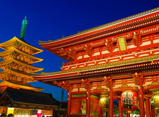 浅草寺 宝蔵門と五重塔のライトアップ