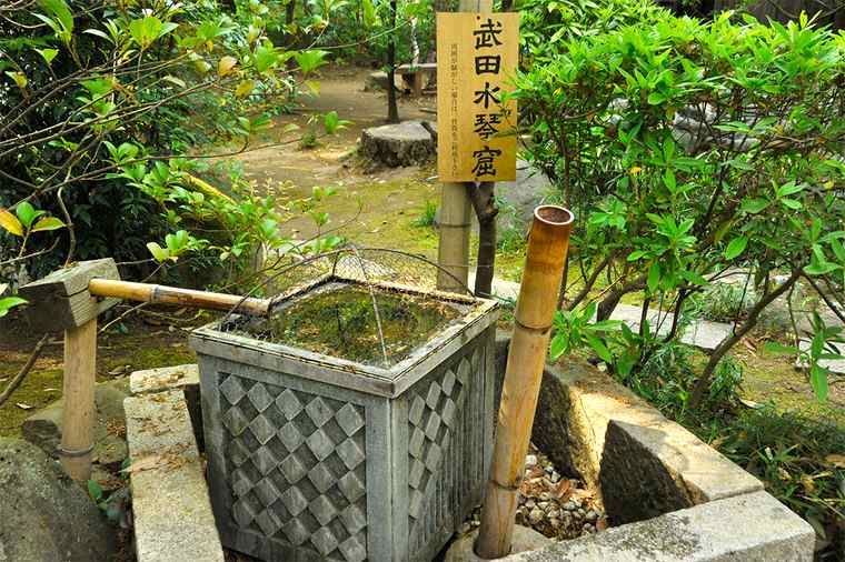 武田神社の姫の井戸