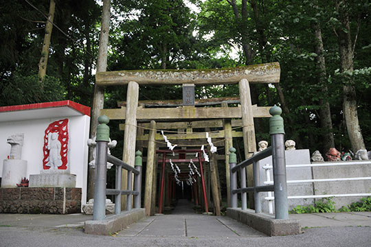 日本一の金運神社 「新屋山神社」