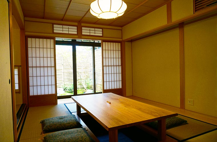 京の温所 岡崎の1階は掘り炬燵付きの和室