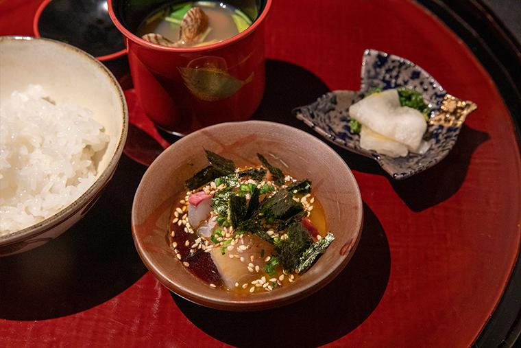 BOSCAGE Kariya　夕食　鰤と鯛の琉球、ご飯、浅利赤出汁、香の物
