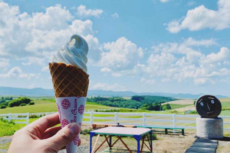 新栄の丘で食べるソフトクリーム