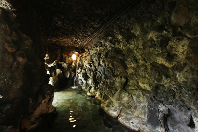 「天狗の湯」の洞窟風呂