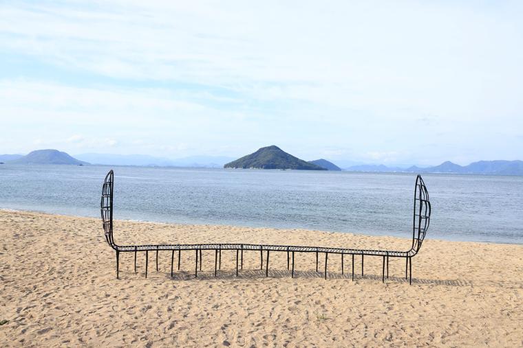 豊島「海を夢見る人々の場所」