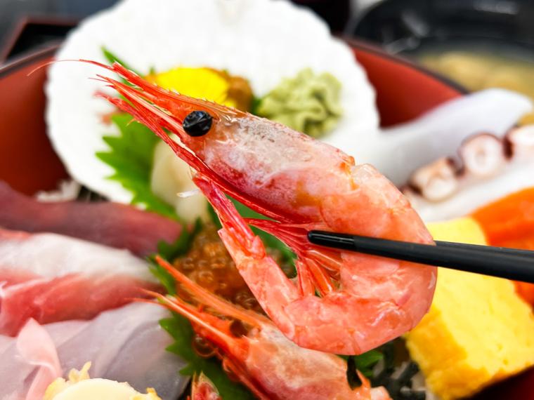 「ヤマサ水産」でボリュームたっぷりの海鮮丼でランチ
