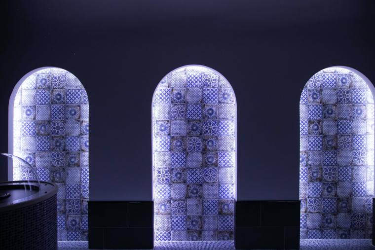 中東の伝統的な公衆浴場「ハマム」を表現した浴室内