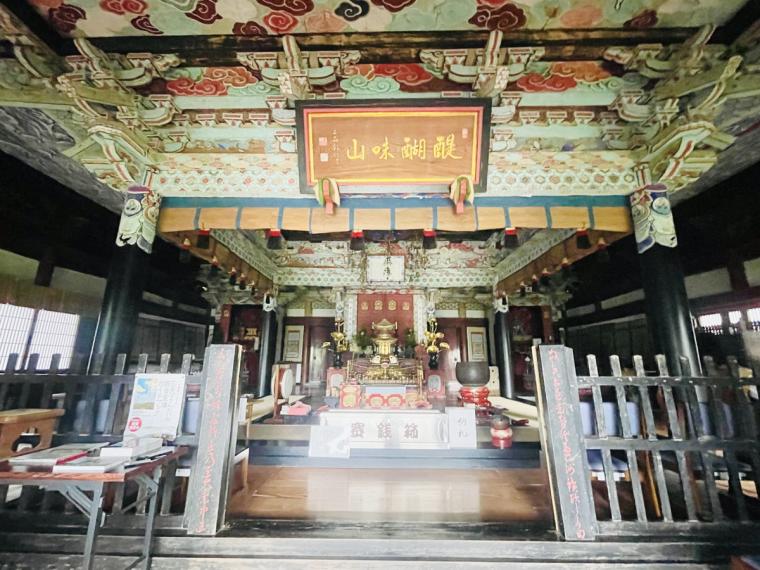 西の高野山ともいわれる島根県の「高野寺」。200 年前の色鮮やかな天井絵が圧巻！