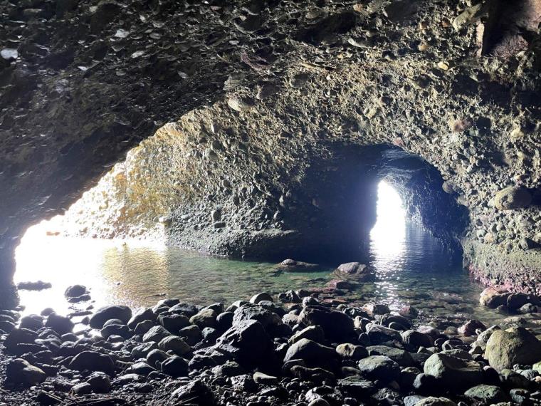 島根で見つけたウユニ塩湖のような写真が撮れるスポット！薄暗いトンネルの先にある絶景！