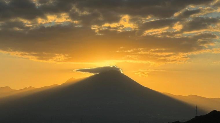 年に 2 回だけ見られる絶景。鳥取県・米子城天守からみる「ダイヤモンド大山」