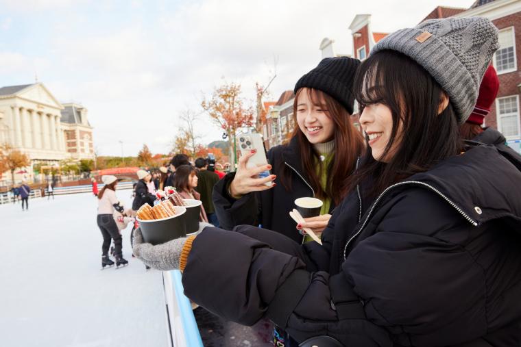 ハウステンボスに日本唯一の「運河アイススケート」リンク登場